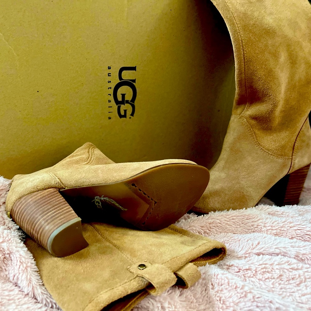 Ava UGG boot. Size 7 NWOT never worn